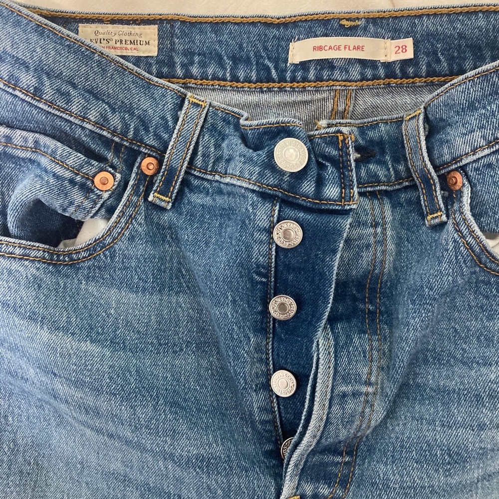 Women’s ribcage Levi’s flare jeans size 28
